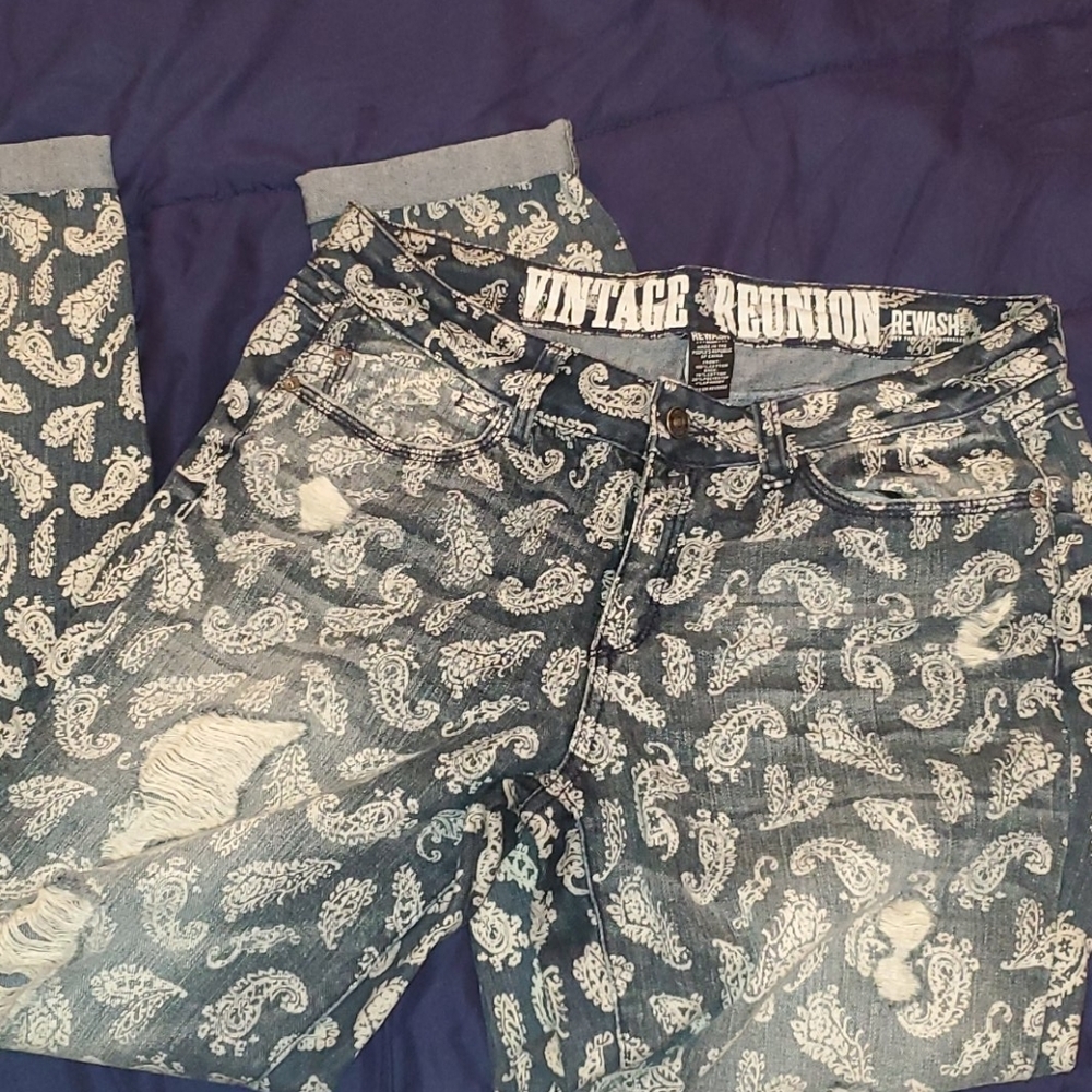 4/$18 Womens rue 21 jeans rewash design